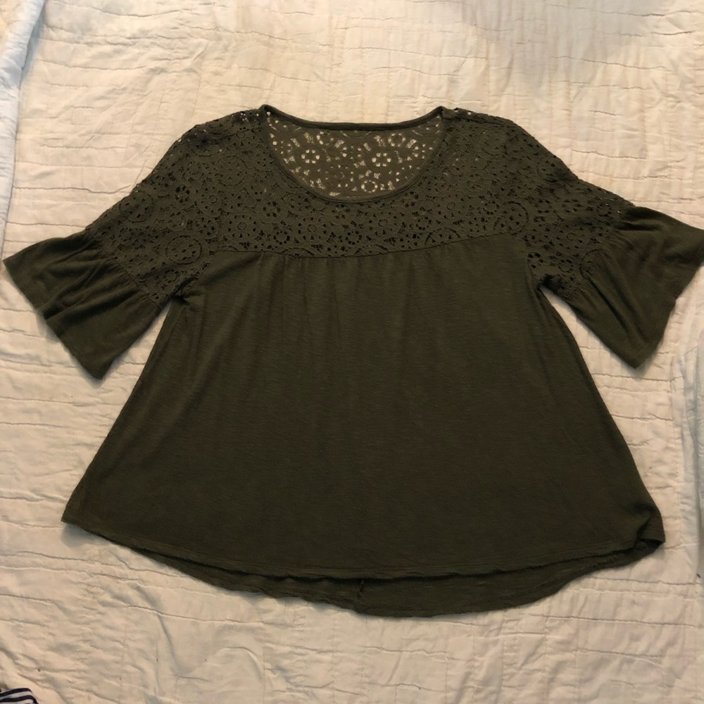 Ana L green top with lace collar/shoulder area